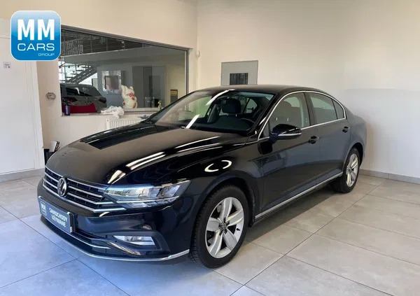 samochody osobowe Volkswagen Passat cena 112850 przebieg: 66371, rok produkcji 2019 z Zabrze